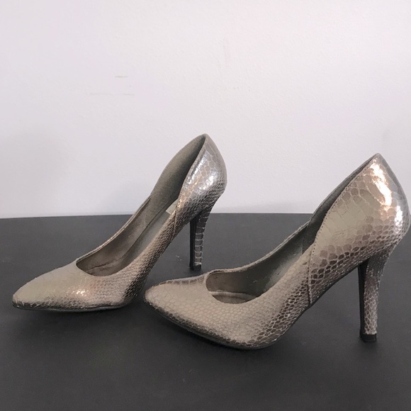 Mixit Pewter Snake “Emerald” Pumps - Picture 1 of 8
